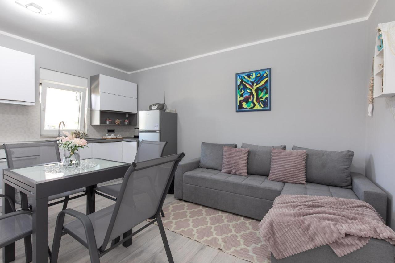 Apartment Odore Di Mare With Beautiful Garden Krk Town Exteriér fotografie