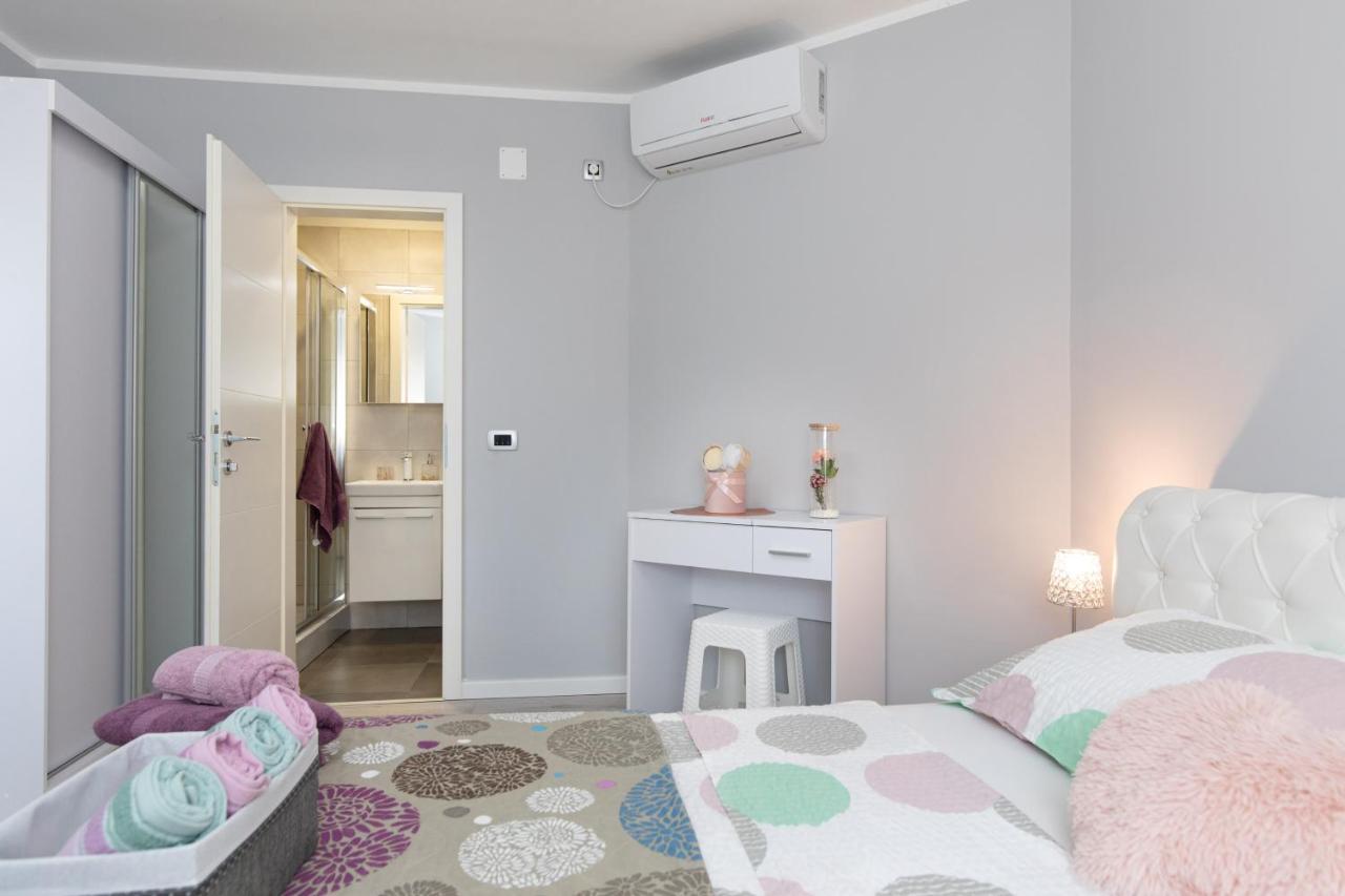 Apartment Odore Di Mare With Beautiful Garden Krk Town Exteriér fotografie